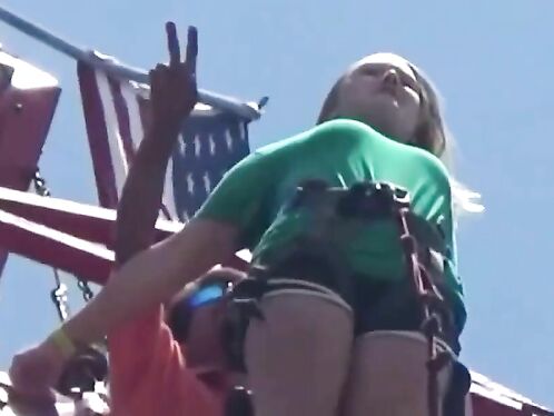 Bungee Jumping Doesn't Work, 19-year-old Man Dangles At Feet