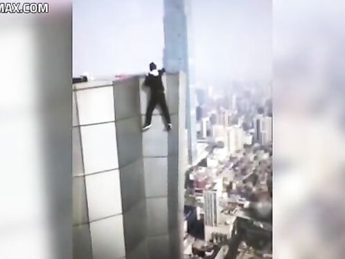 Shocking Moment Chinese Daredevil Falls To His Death From Skyscraper