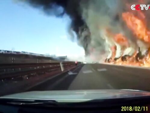 LNG Tanker Leak Causes Highway Fire, 2 Injured