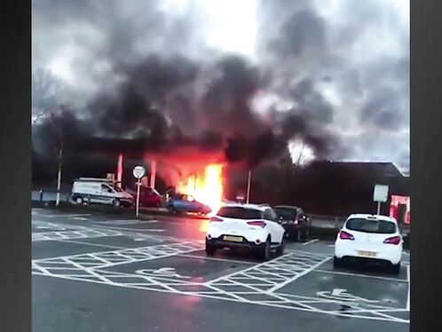 The Car Suddenly Burst Into A Violent Fireball, Trapping The Mother In The Car