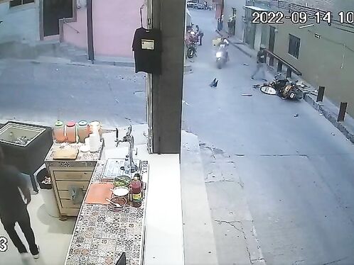 The Cyclist Suffered The Most Ridiculous Accident Of The Day.