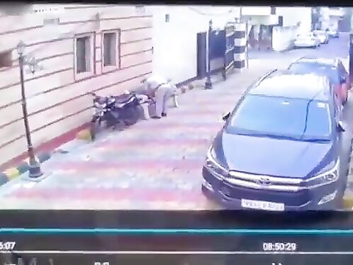 A Policeman Accidentally Shot Himself In The Leg While Cleaning