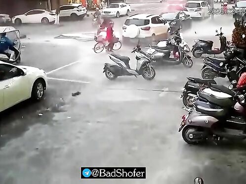 Chinese Restaurant Exploded Due To Gas Leak, Pas Was Knocked Down