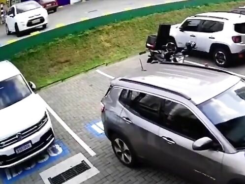 Idiot Trying To Steal Parking Spot