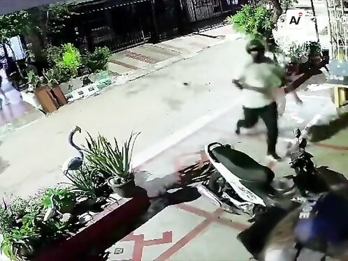 Colombia: Girl On Motorcycle Robbed By Idiot