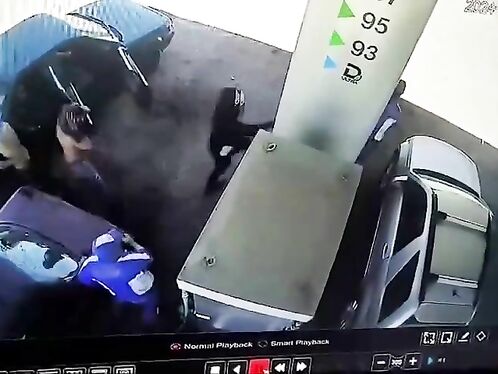 The Victim Reacted Quickly And Pointed The Gas Pipe At The Robber