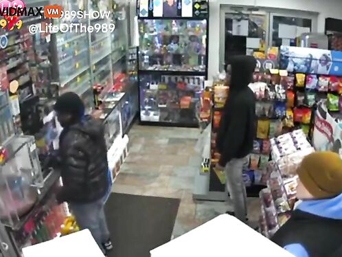 Man Survives Knife Attack With Cat-like Reflexes