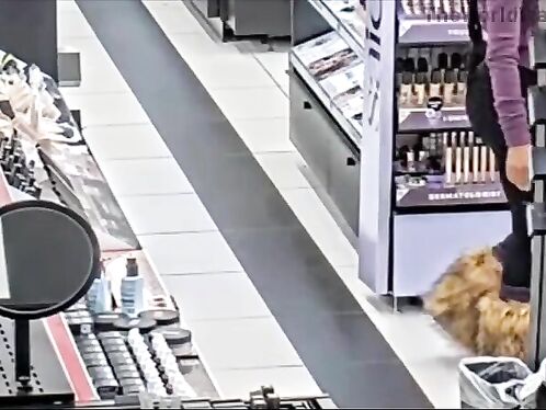 The Moment Shoplifting Is Suspected