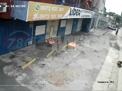 Crazy Woman Tries To Set Her Boyfriend And Herself On Fire