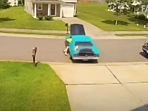 The Car Nearly Hit The Neighbor's House