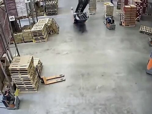 Worker Manages Not To Be Hit By Forklift