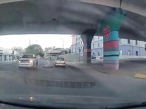 How Do You Think A Sedan And An SUV Can Drive Side By Side In The Same Lane?