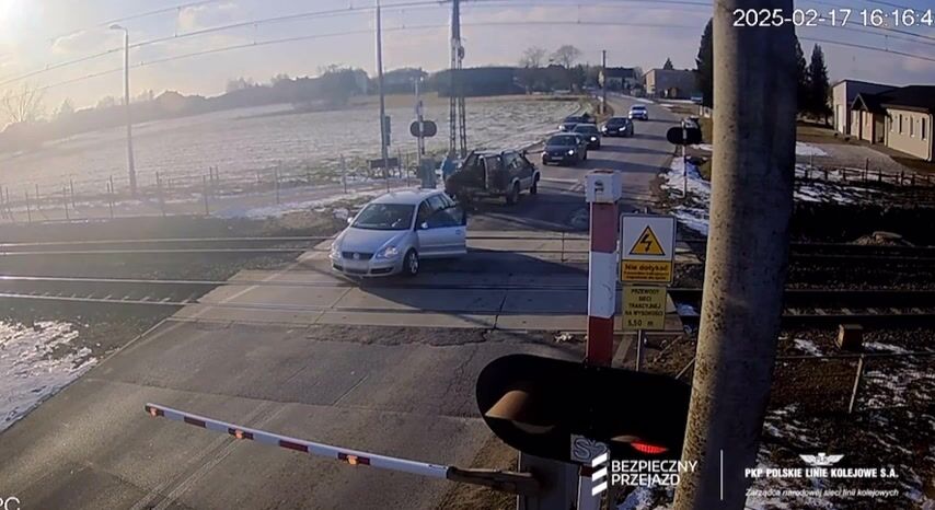 Man Saves Car Seconds Before Train Arrives