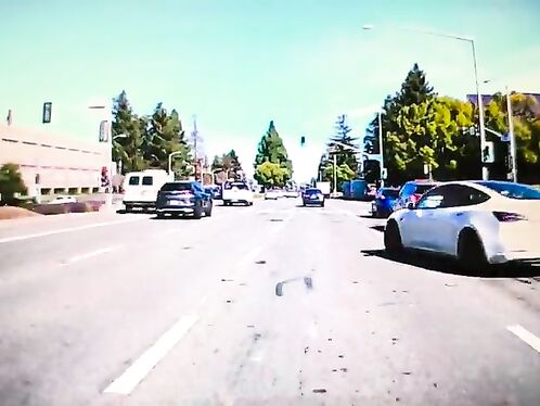 Tesla Driver Changes Lanes Without Checking
