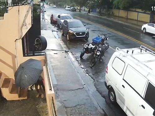 The Red Umbrella Woman Suffered The Most Mysterious Death