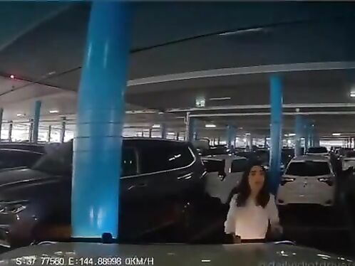 The Driver Who Robbed The Parking Space And The Lady Who Behaved Foolishly