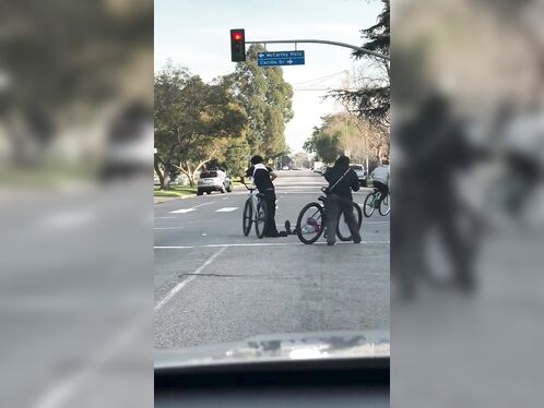 Man Attacked By Group Of Teenagers In Los Angeles