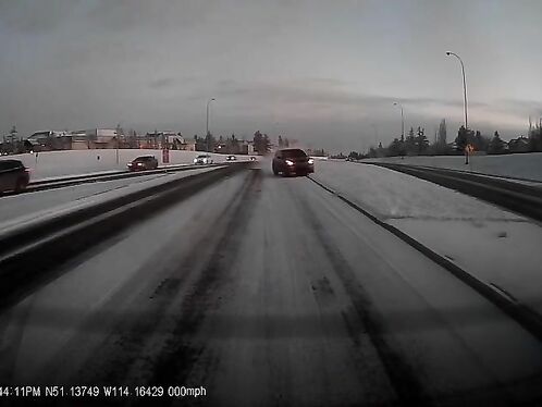 Dangerous Situation Captured By Dashcam