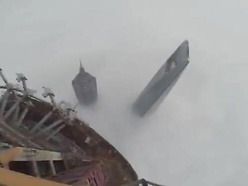 Crazy Russian Climbs Shanghai Tower