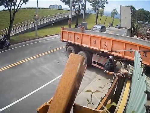 A Motorcyclist Crashed Into A Truck And His Head Got Stuckâ€”but He Miraculously Survived.