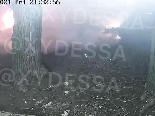 BMW Crashes Into Mast And Is Damaged