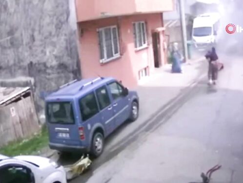 Small Plane Crashes Into Residential Area