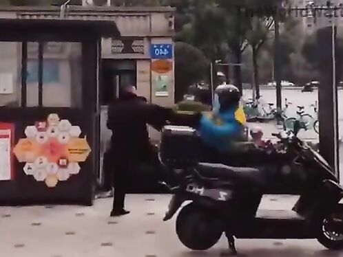 The Deliveryman Easily Defeated Two Security Guards.