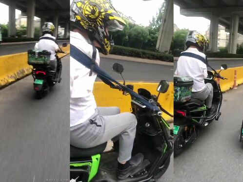 Chinese People Don't Use Handrails When Riding Bicycles