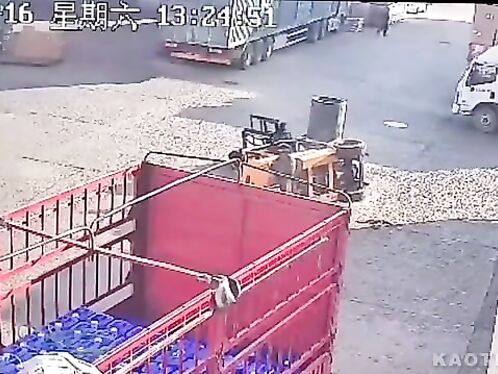 Forklift tips over while lifting load
