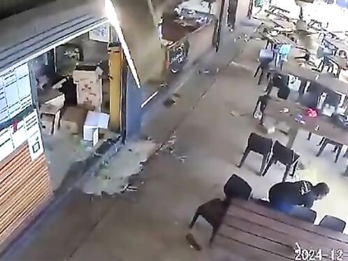 Earthquake hits cafe in Vanuatu