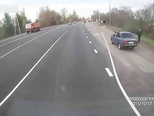 Man walks in middle of busy highway during daylight