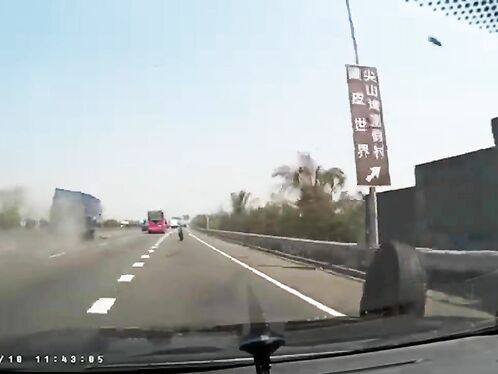 Massive dust cloud engulfs highway as truck crashes