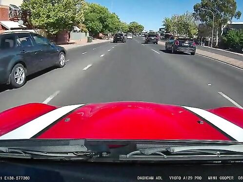 Woman in mini Cooper blocks traffic and doesn't care