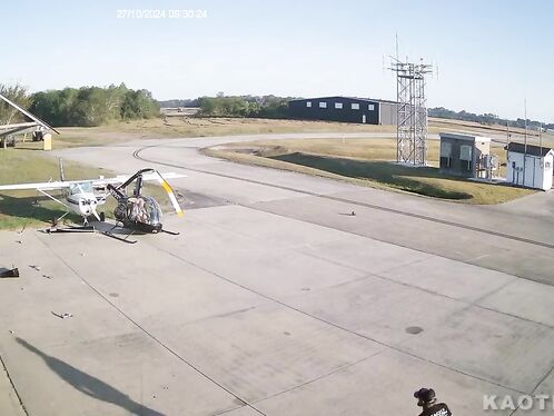 Pilot struggles to control small aircraft on runway