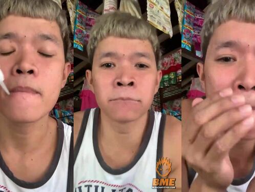 Man struggles to take selfie in convenience store