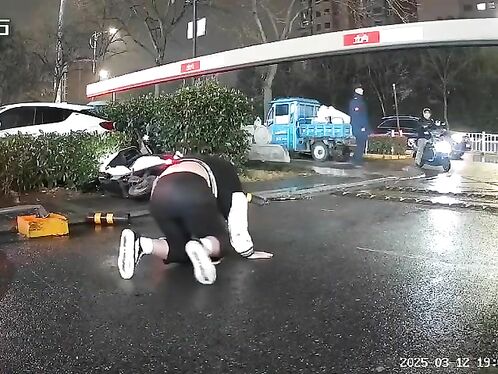 Dude walks away after insane incident