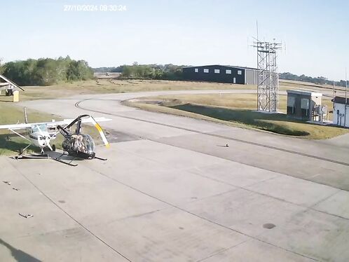 Pilot struggles to control plane after landing
