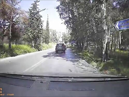Driver goes wrong way to overtake