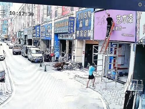 Worker dies after scaffolding collapse