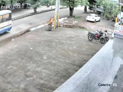 Man steals motorcycle outside of a shop