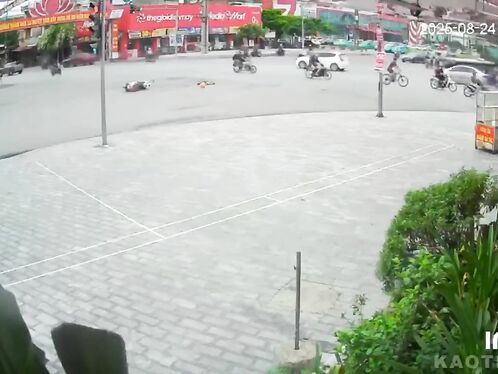 Scooter rider crashes and slides into intersection