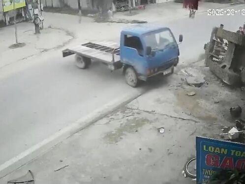Motorcyclist crushed by collapsing tractor