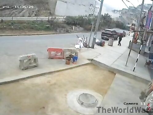 Truck carrying propane tanks threatens town