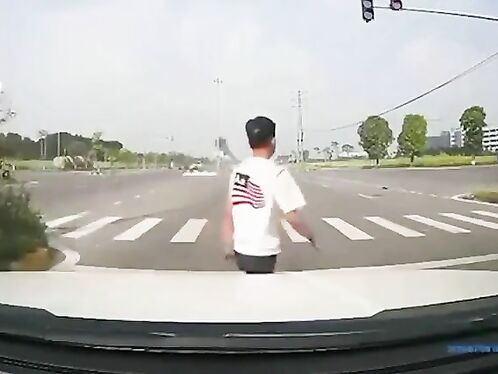 Man hits curb with neck and walks away