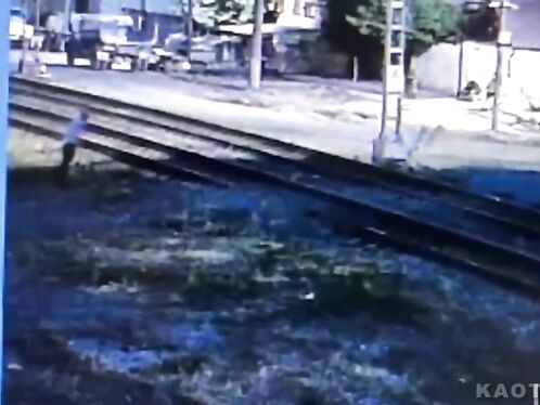Man rescues drunk guy from railway tracks