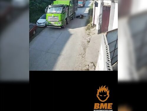 Man runs to injured motorcyclist before truck arrives