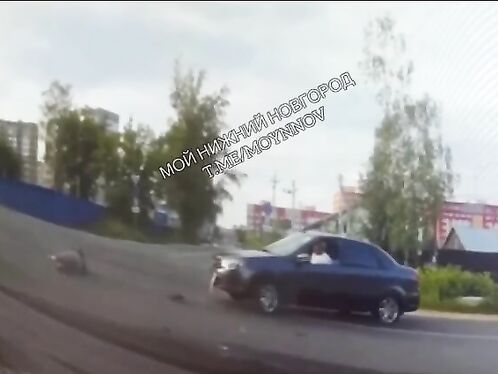 Scooter rider gets thrown onto car after sudden stop