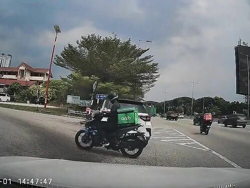 Car crashes after Grab rider switches lanes