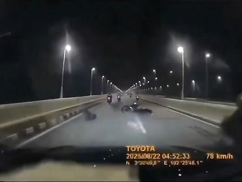 Road rage driver swerves into oncoming traffic to hit another car