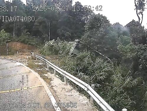 Man escapes falling rockslide on a mountain road